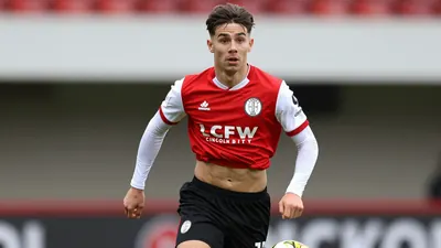 Lincoln City Bolster Attack with Tanto Olaofe Loan Signing