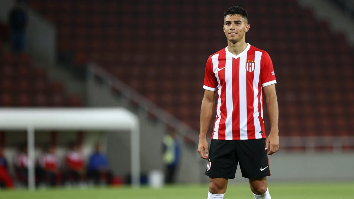 Lincoln City target refuses to train in bid to push through summer transfer