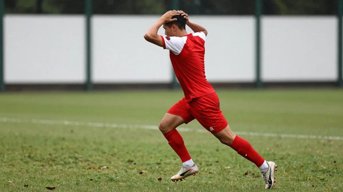 A Lincoln City host discussed squad selection in a fan Q&A, stating he would always pick Dany N'Guessan over Ryan Amoo...