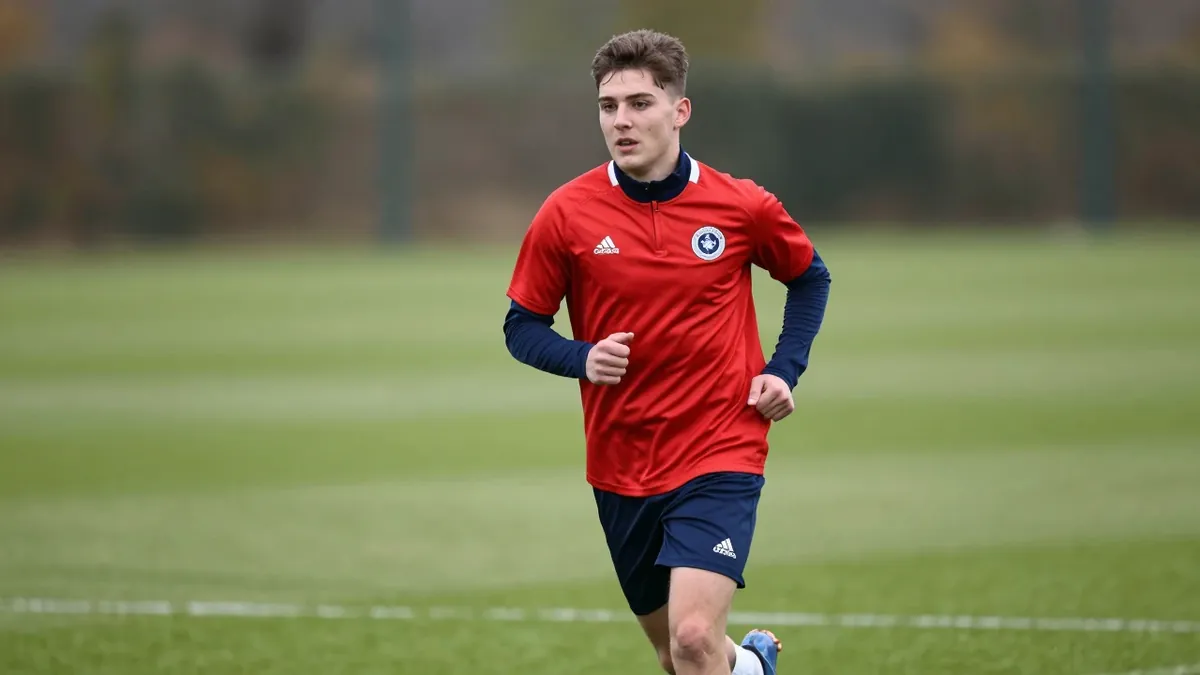 Lincoln City secure Ethan Wheatley loan from United