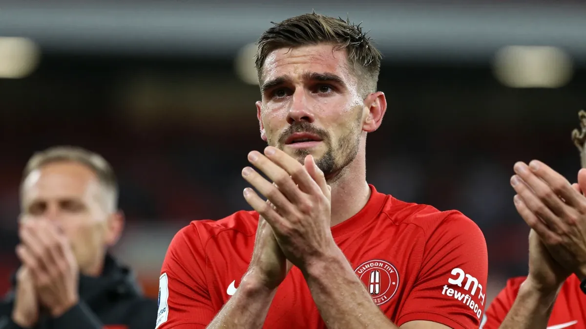 Lincoln City drew 1-1 with Southampton amid criticism of their style, while former trialist Matt Smith joined Stevenage...