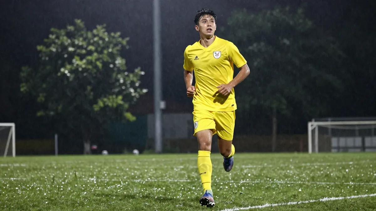 Lincoln City midfielder Ivan Varfolomeev made his senior international debut for Ukraine in their 2-1 Nations League loss...