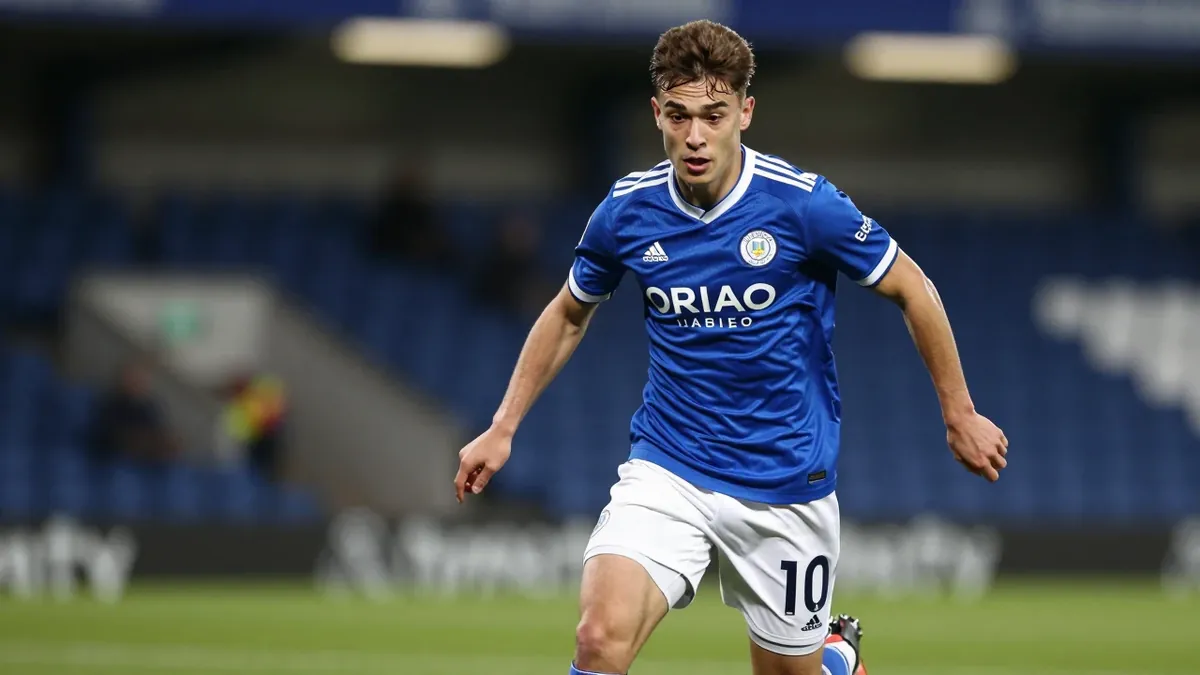 Lincoln City Signs Steve Burke on Loan from QPR